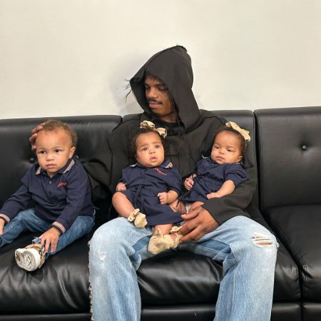 Joshua Omaru Marley and his kids took a picture on Father's Day.